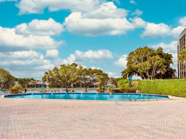 900 Colony Point Cir 221, Pembroke Pines FL 33026
