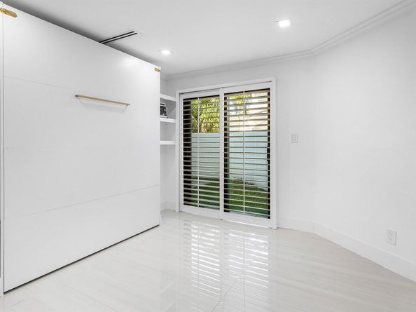 931 Palm Trail 4, Delray Beach FL 33483