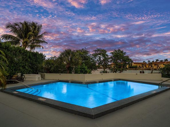 931 Palm Trail 4, Delray Beach FL 33483