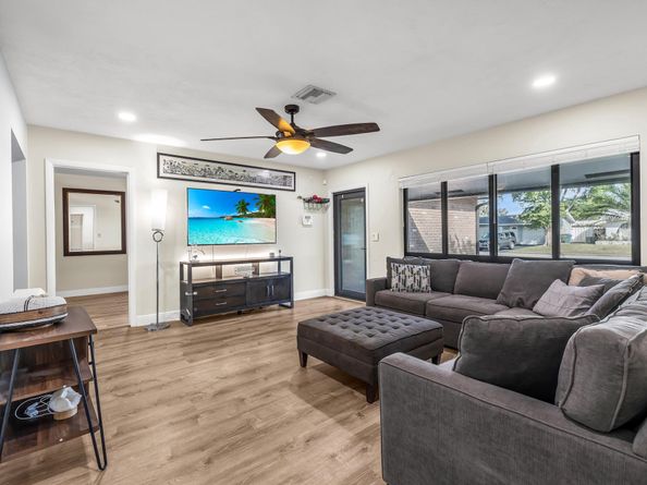 2000 NW 38th Street, Oakland Park FL 33305