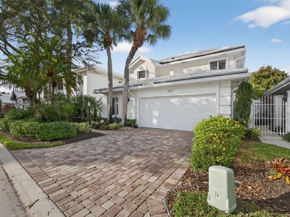 221 Canterbury Drive W, Palm Beach Gardens FL 33418