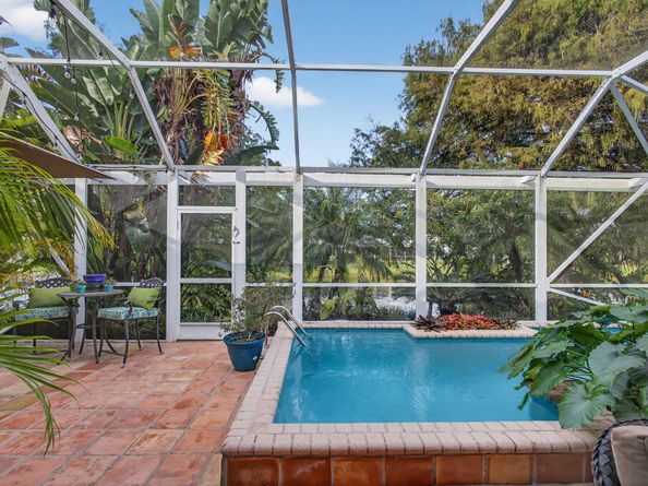 221 Canterbury Drive W, Palm Beach Gardens FL 33418