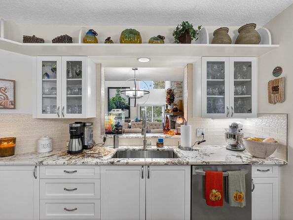 221 Canterbury Drive W, Palm Beach Gardens FL 33418