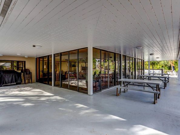 221 Canterbury Drive W, Palm Beach Gardens FL 33418