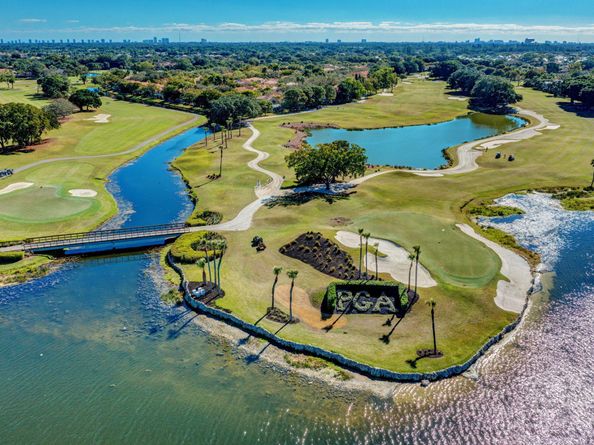 221 Canterbury Drive W, Palm Beach Gardens FL 33418