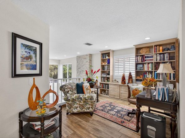 221 Canterbury Drive W, Palm Beach Gardens FL 33418