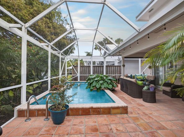 221 Canterbury Drive W, Palm Beach Gardens FL 33418