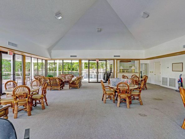 221 Canterbury Drive W, Palm Beach Gardens FL 33418