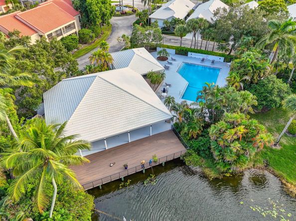 221 Canterbury Drive W, Palm Beach Gardens FL 33418