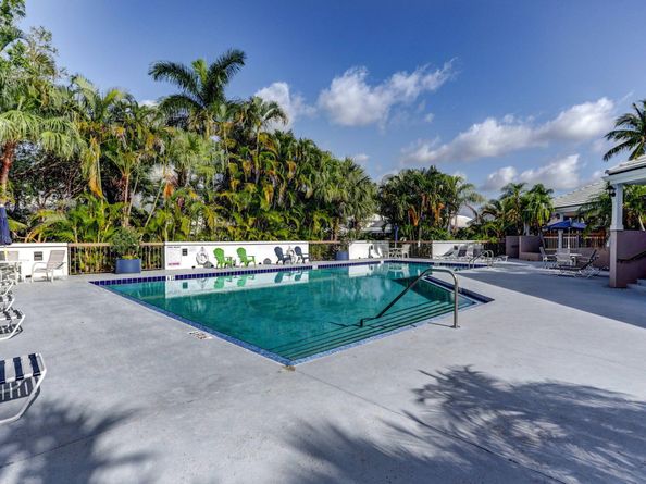 221 Canterbury Drive W, Palm Beach Gardens FL 33418