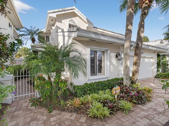 221 Canterbury Drive W, Palm Beach Gardens FL 33418