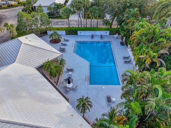 221 Canterbury Drive W, Palm Beach Gardens FL 33418