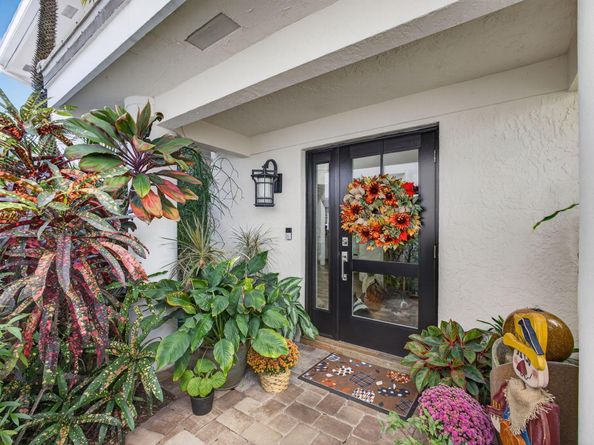 221 Canterbury Drive W, Palm Beach Gardens FL 33418