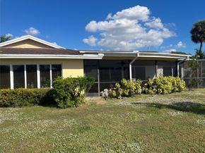 5728 S Bayberry Ln, Tamarac FL 33319