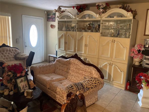 3501 NW 32nd St, Lauderdale Lakes FL 33309