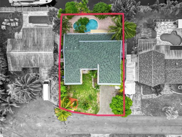 2631 Okeechobee Ln, Fort Lauderdale FL 33312