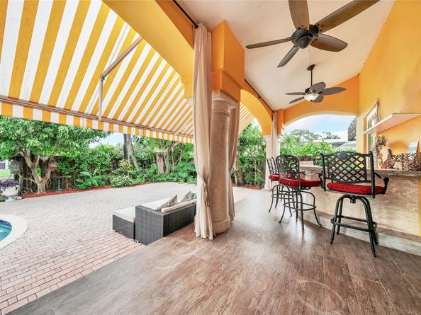 2631 Okeechobee Ln, Fort Lauderdale FL 33312