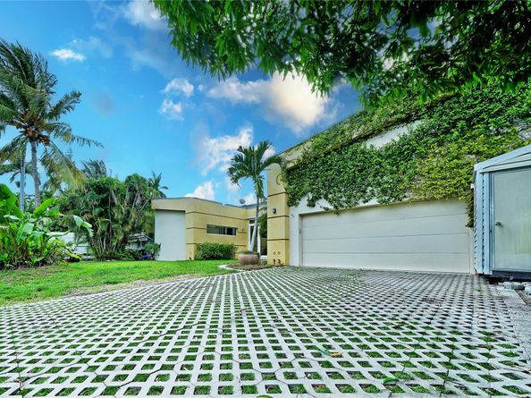 2631 Okeechobee Ln, Fort Lauderdale FL 33312