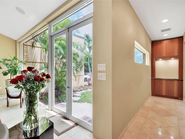 2631 Okeechobee Ln, Fort Lauderdale FL 33312