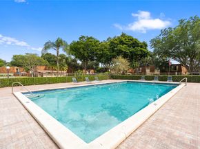 2061 SW 90th Ave B17, Davie FL 33324