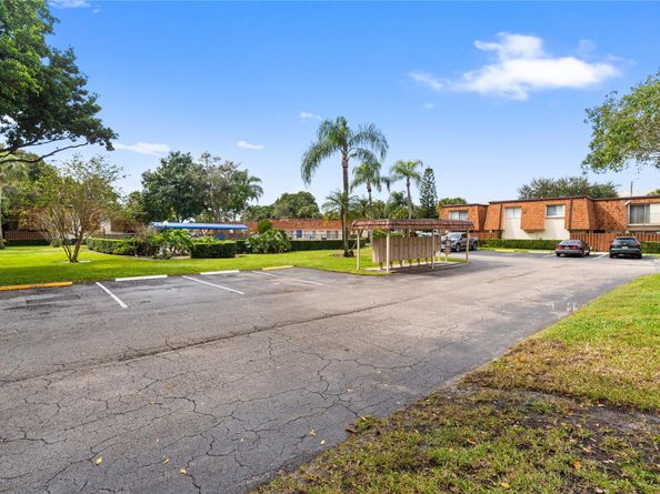 2061 SW 90th Ave B17, Davie FL 33324