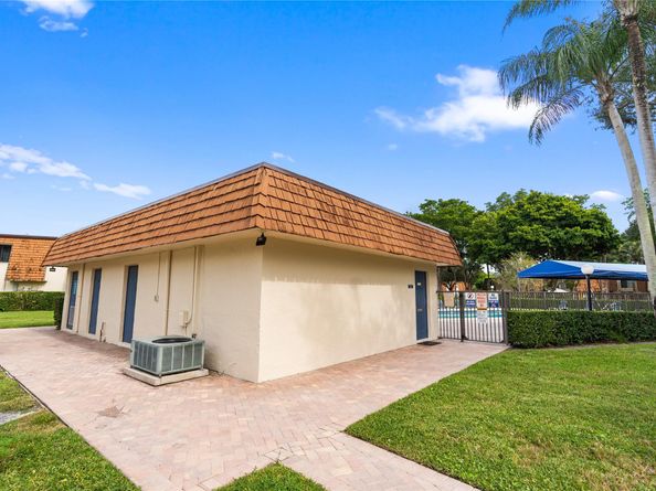 2061 SW 90th Ave B17, Davie FL 33324