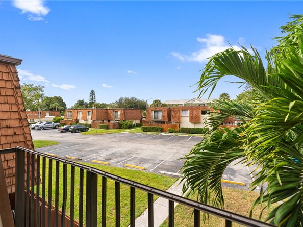 2061 SW 90th Ave B17, Davie FL 33324