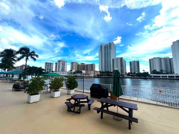 800 Parkview Dr 528, Hallandale Beach FL 33009