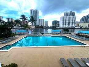 800 Parkview Dr 528, Hallandale Beach FL 33009