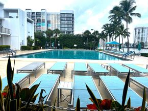 800 Parkview Dr 528, Hallandale Beach FL 33009