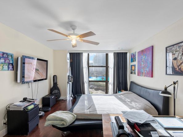 800 Parkview Dr 528, Hallandale Beach FL 33009