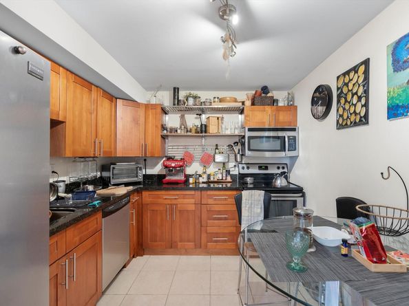 800 Parkview Dr 528, Hallandale Beach FL 33009