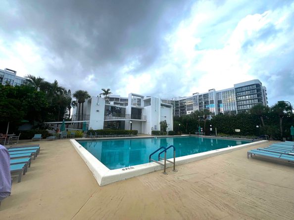 800 Parkview Dr 528, Hallandale Beach FL 33009