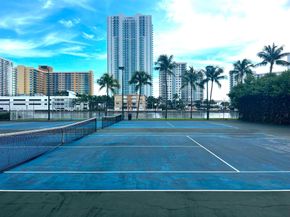 800 Parkview Dr 528, Hallandale Beach FL 33009