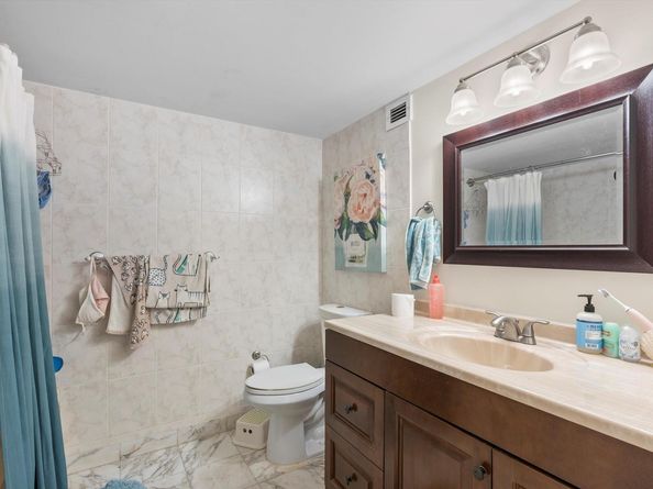 800 Parkview Dr 528, Hallandale Beach FL 33009