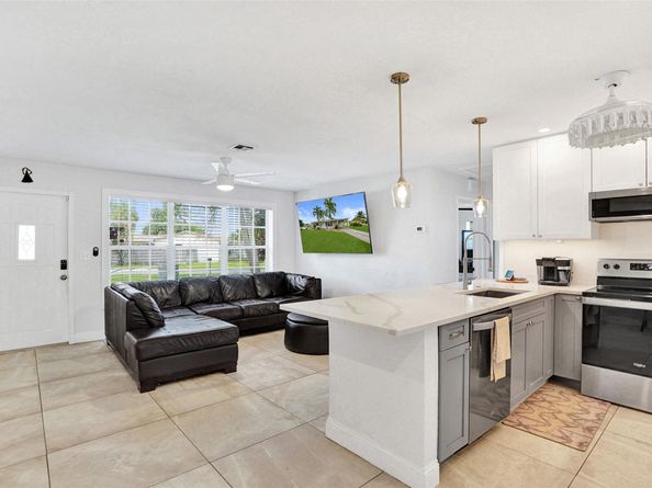 6298 NW 15th St, Margate FL 33063