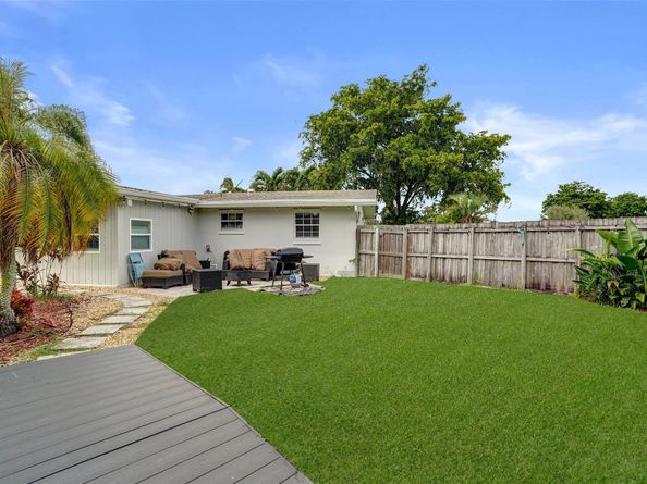 6298 NW 15th St, Margate FL 33063