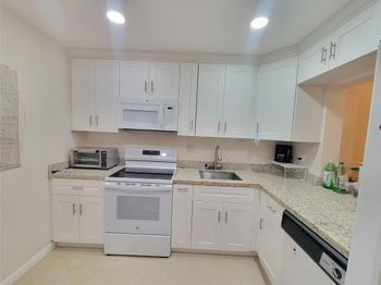 5945 Del Lago Cir