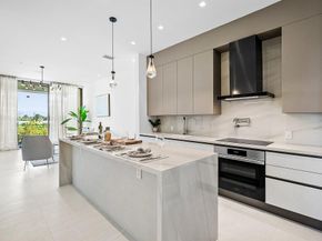 246 NE 6th Avenue 3b, Delray Beach FL 33483