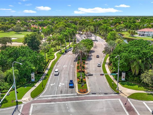 1673 Victoria Pointe Cir, Weston FL 33327