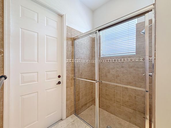 1673 Victoria Pointe Cir, Weston FL 33327