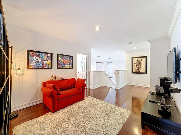 1673 Victoria Pointe Cir, Weston FL 33327