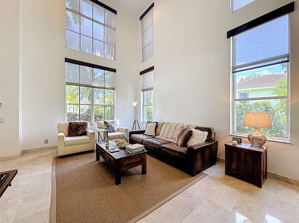 1673 Victoria Pointe Cir, Weston FL 33327