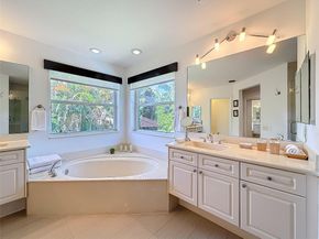 1673 Victoria Pointe Cir, Weston FL 33327