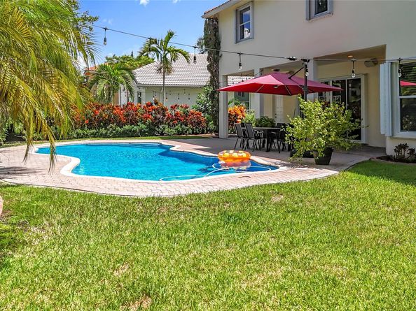 1673 Victoria Pointe Cir, Weston FL 33327