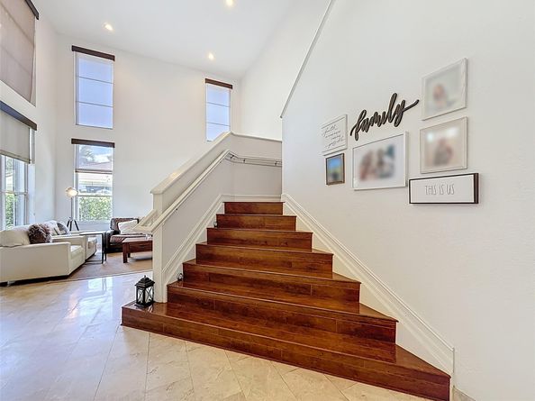 1673 Victoria Pointe Cir, Weston FL 33327