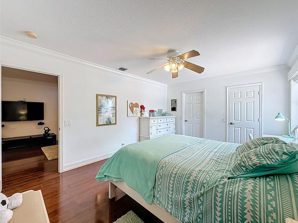 1673 Victoria Pointe Cir, Weston FL 33327