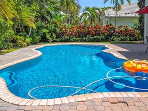 1673 Victoria Pointe Cir, Weston FL 33327