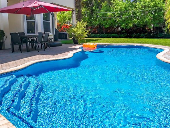 1673 Victoria Pointe Cir, Weston FL 33327