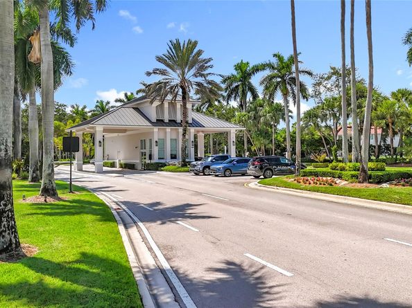 1673 Victoria Pointe Cir, Weston FL 33327